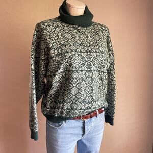 90's Tom Taylor Wool Blend Women's Green/White Snowflake Sweater. Size large.